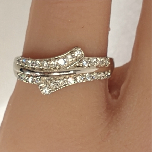 CLOSEOUT-- Beautiful CZ ring - Picture 1 of 2